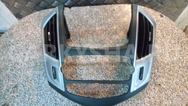 Накладка центральная Chevrolet Cruze Шевроле Круз Chevrolet Cruze оригинальный номер 95276662