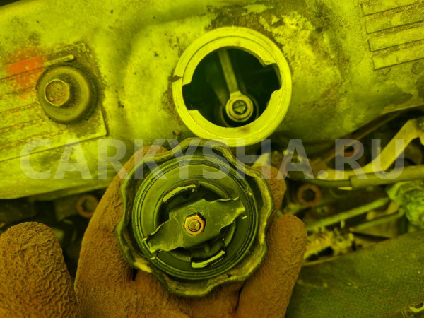 Двигатель Mitsubishi Delica оригинальный номер MD992016