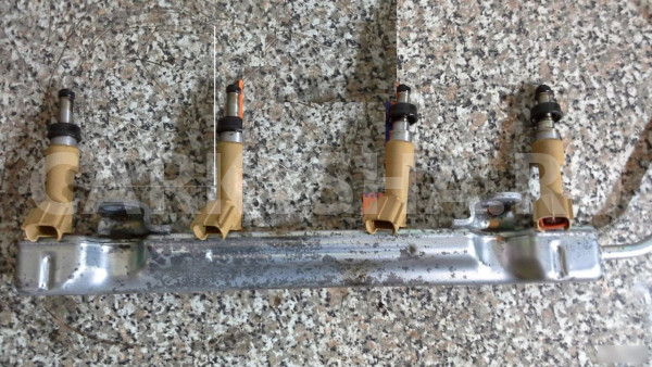 Форсунка инжекторная электрическая Тойота Королла Toyota Prius оригинальный номер 23209-39146