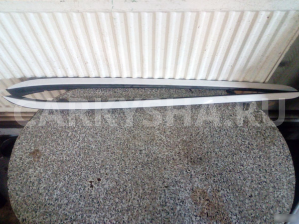 Накладка лобового стекла левая правая Хундай Ай 40 Hyundai i40 оригинальный номер 861313Z000