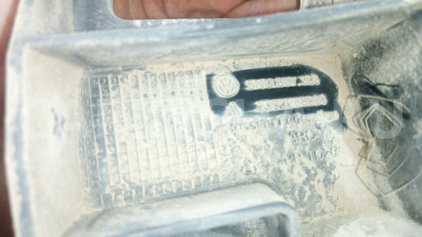 Кронштейн заднего бампера Фольксваген Тигуан 1 Volkswagen Tiguan оригинальный номер 5NU807394 5NU807393