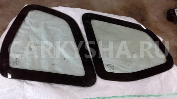 Стекло заднее глухое Рено Дастер Renault Duster Renault 15 оригинальный номер 833072543R