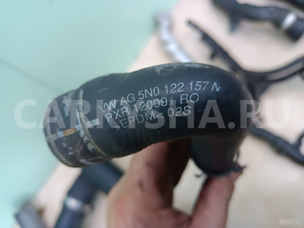 Патрубок интеркулера Фольксваген Тигуан Volkswagen Volkswagen Tiguan оригинальный номер 1K0145840