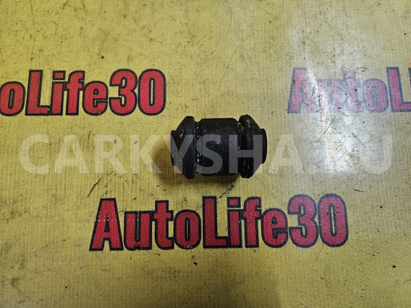 Сайлентблок переднего рычага Mitsubishi Carisma оригинальный номер 4013A045