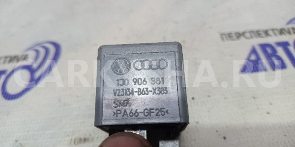 Реле Volkswagen Golf 4 Volkswagen Golf оригинальный номер 1J0906381