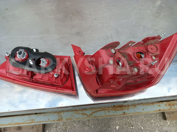 Фонарь задний правый для Митцубиси Лансер 10 Mitsu Mitsubishi Lancer оригинальный номер 8330A556