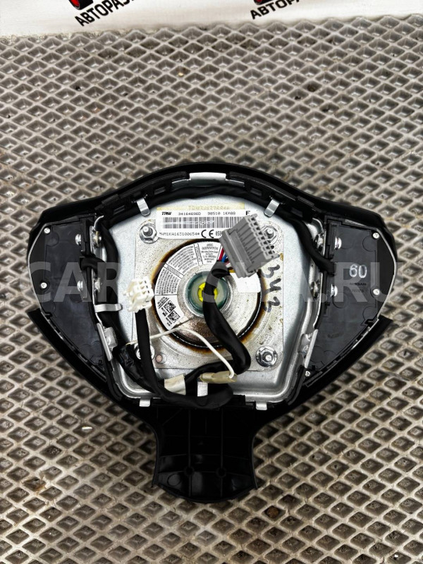 подушка безопасности водителя Nissan Juke оригинальный номер 985101KA8B